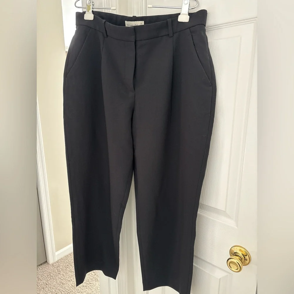 Abercrombie Women’s Curve Love Quinn Tailored Straight Pant 32 Short - Picture 4 of 4